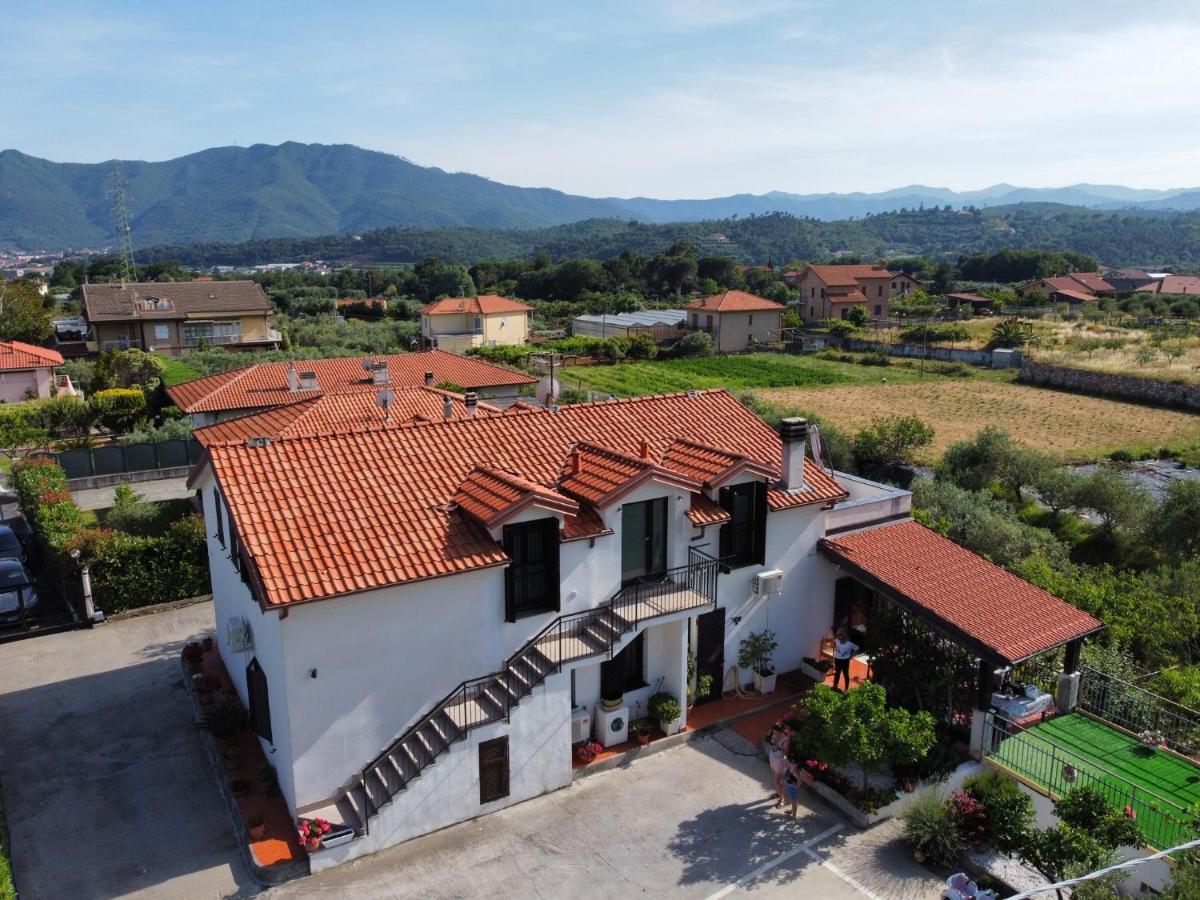 Villa Marco Aurelio Cisano sul Neva Kültér fotó