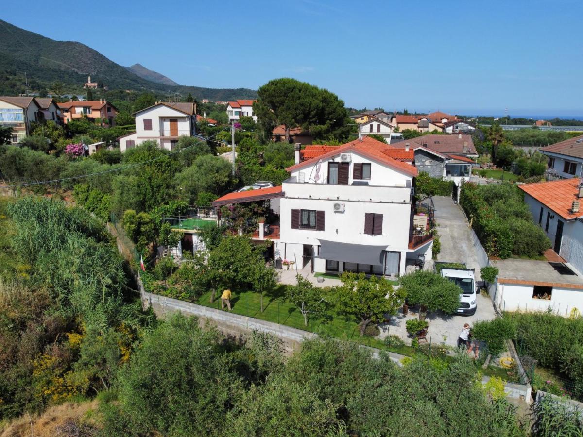 Villa Marco Aurelio Cisano sul Neva Kültér fotó